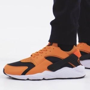 ✔️NIB✔️NIKE Air Huarache Hot Curry